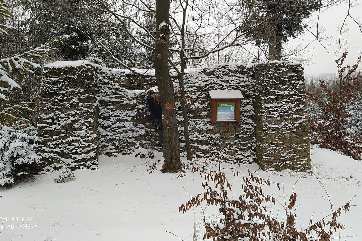 Pozůstatky rozhledny hraběte Walderode
